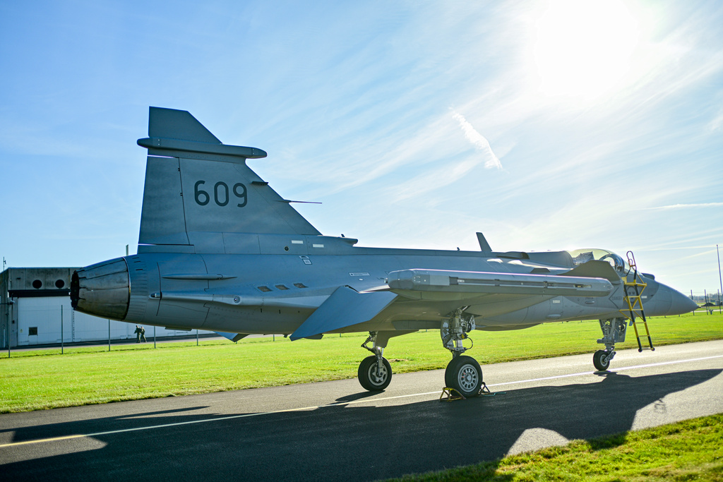 Donald Trumps utspel om en möjlig fredsuppgörelse i Ukraina fick i går vapenindustrins aktier, däribland Saabs, att falla kraftigt.