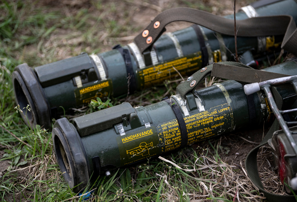 Bilder visar att svenska vapen används i krigshärjade Sudan, rapporterar Sveriges radio Ekot.