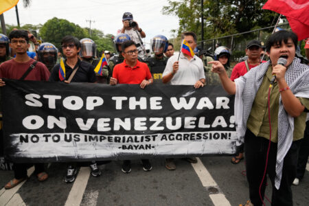 Banderoll med protest mot krig i Venezuela.