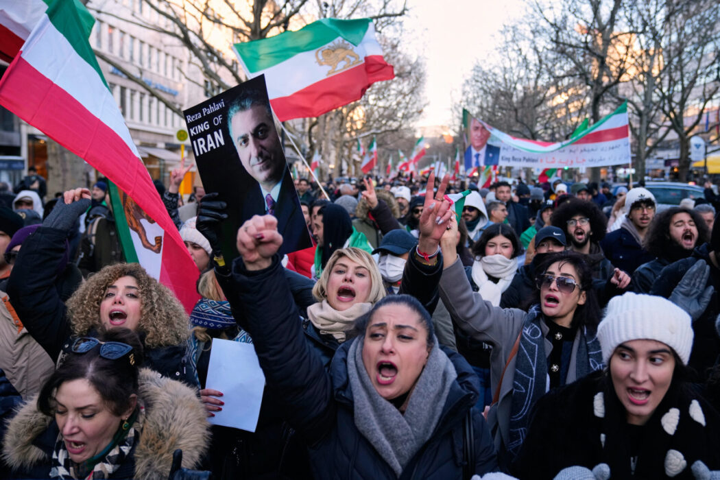 Demonstranter som stödjer protesterna i Iran.