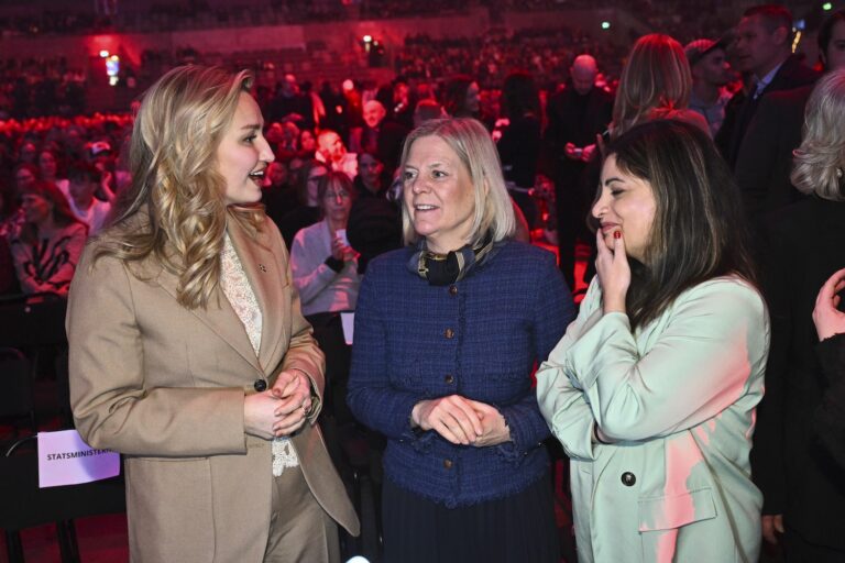Ebba Busch, Magdalena Andersson och Nooshi Dadgostar.