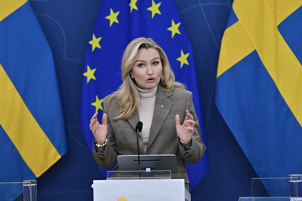 Vänsterpartiet KU-anmäler energiminister Ebba Busch (KD) efter beslutet om Aurora Line och menar att elförbindelsen bidragit till stigande elpriser i norra Sverige.