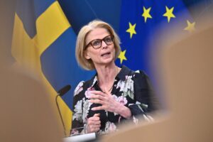 Elisabeth Svantesson (M).