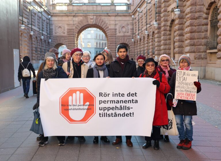 Grupp överlämnar upprop.