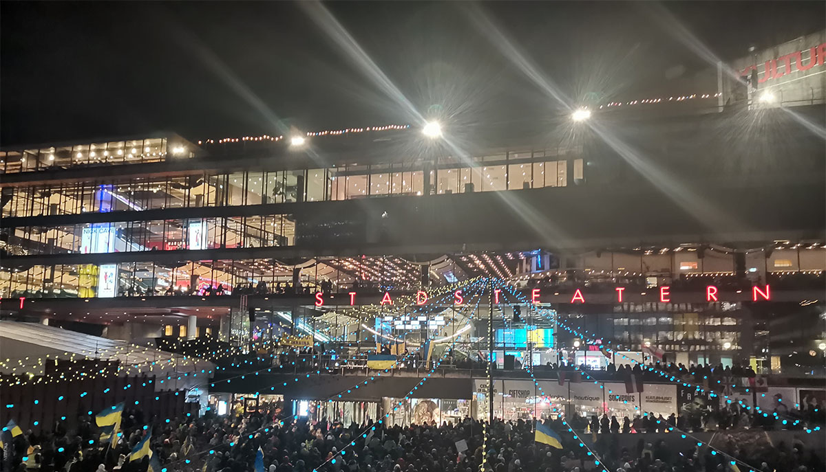 Demonstration för årsdagen av Rysslands invasion av Ukraina.