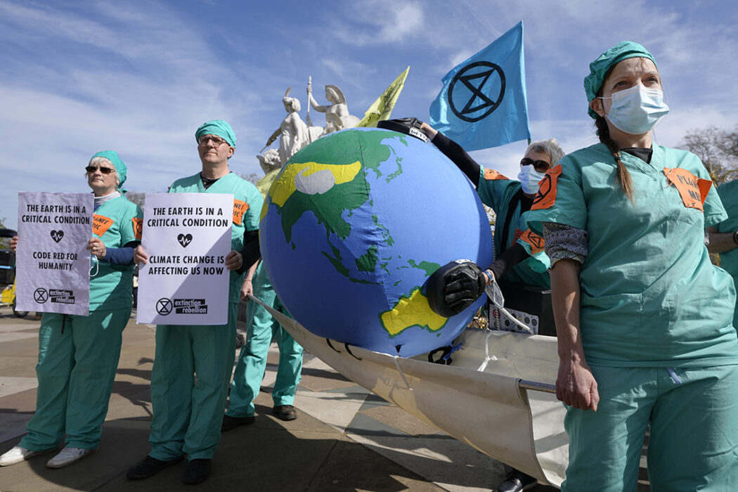  Under den varma sommaren 2022 arrangerade Extinction rebellion upprepade klimataktioner i London, England.