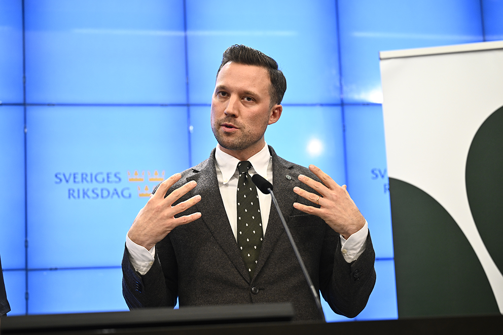 Hannes Hervieu (C) kopplar partiets medlemsökning till L:s besked om Sverigedemokraterna.