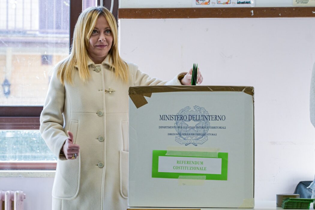 Giorgia Meloni röstar.