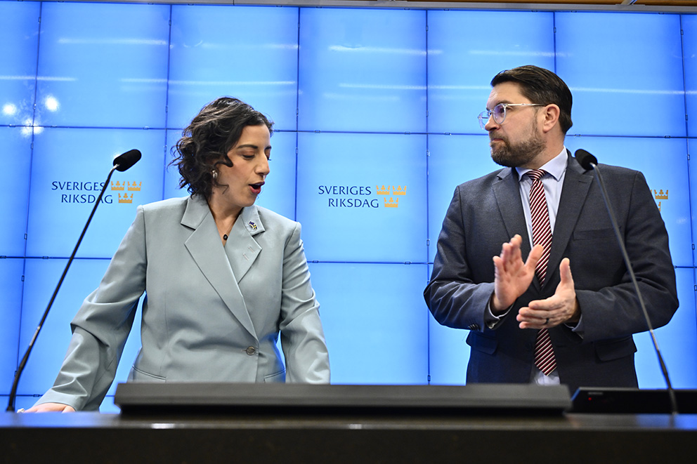Liberalernas partiledare Simona Mohamsson (L) och Sverigedemokraternas partiledare Jimmie Åkesson (SD) håller pressträff i riksdagens presscenter efter Liberalernas krismöte tidigare under dagen.