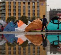 Tält uppradade längs en gata i Beirut.