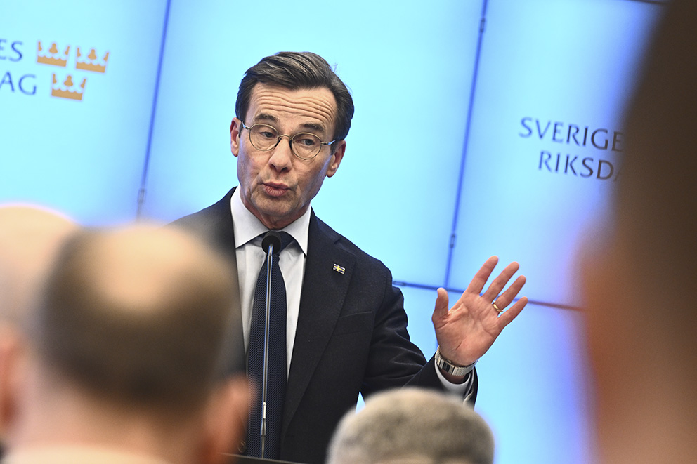 Statsminister Ulf Kristersson (M) säger att pausen för tonårsutvisningar inte gäller unga som redan fått ett lagakraftvunnet utvisningsbeslut.