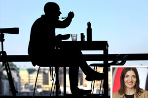 Silhuett av man som äter lunch