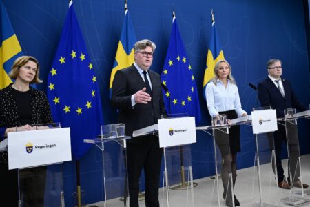 Nina Larsson (L), justitieminister Gunnar Strömmer (M), Jessica Stegrud (SD), socialpolitisk talesperson och Larry Söder (KD), ledamot i civilutskottet.