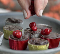 STOCKHOLM 2018-10-30 Julgodis. Lingontryffel med chili. Foto: Janerik Henriksson / TT / kod 10010