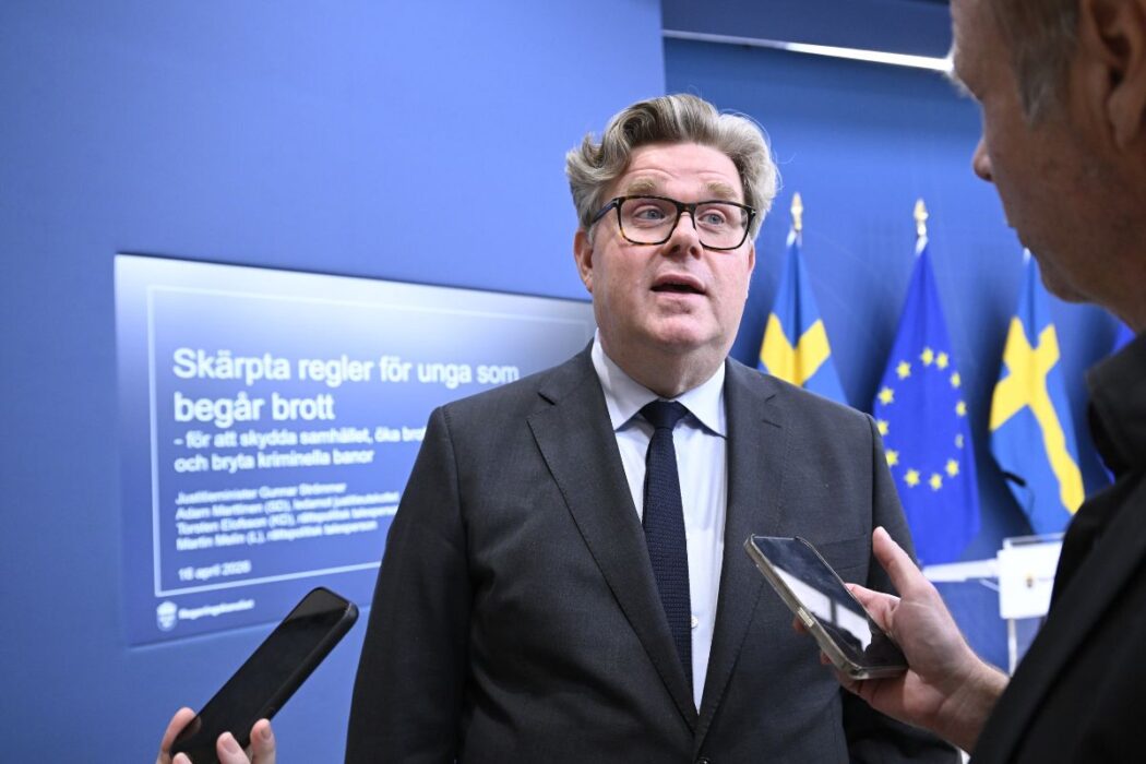 Gunnar Strömmer (M) justitieminister, under en pressträff där de presenterar en proposition med skärpta regler för unga brottslingar.
