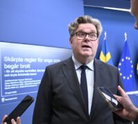 Gunnar Strömmer (M) justitieminister, under en pressträff där de presenterar en proposition med skärpta regler för unga brottslingar.