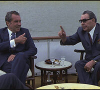 Nixon och Brezjnev i samtal på båt