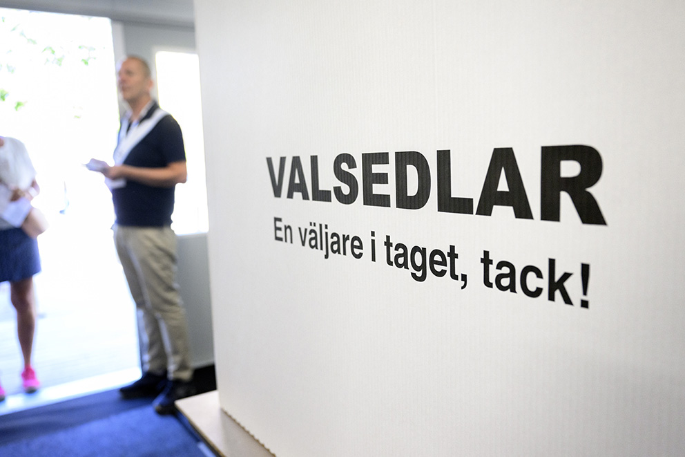 Många oroar sig för att desinformation och AI-manipulerat innehåll kan påverka valet, enligt en undersökning från Indicator Opinion.