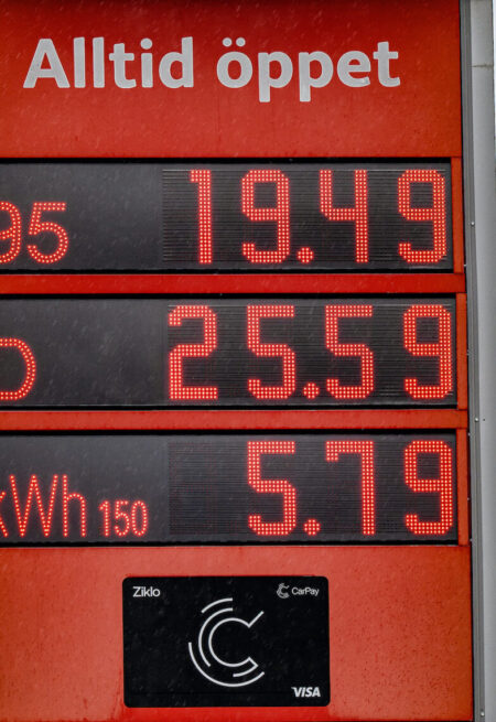 Priser på en bensinmack.
