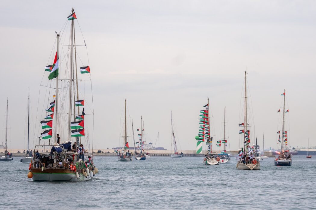 Global sumud flotillas båtar avseglar från Barcelona.