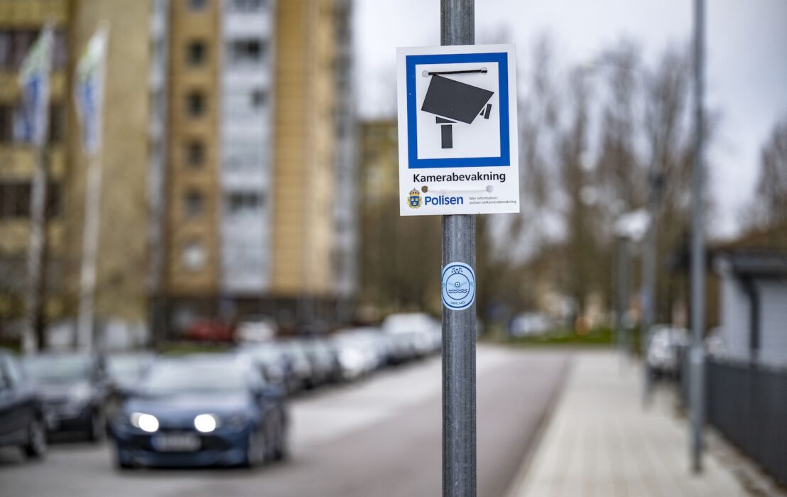 Skylt om övervakningskamera.