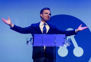 Ulf Kristersson i talarstolen.