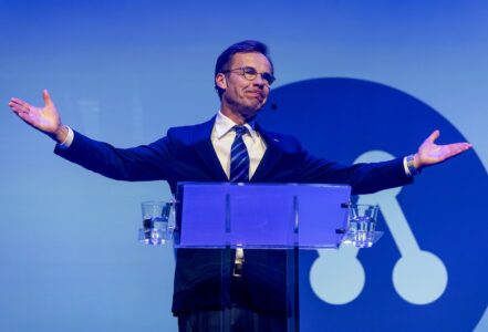 Ulf Kristersson i talarstolen.