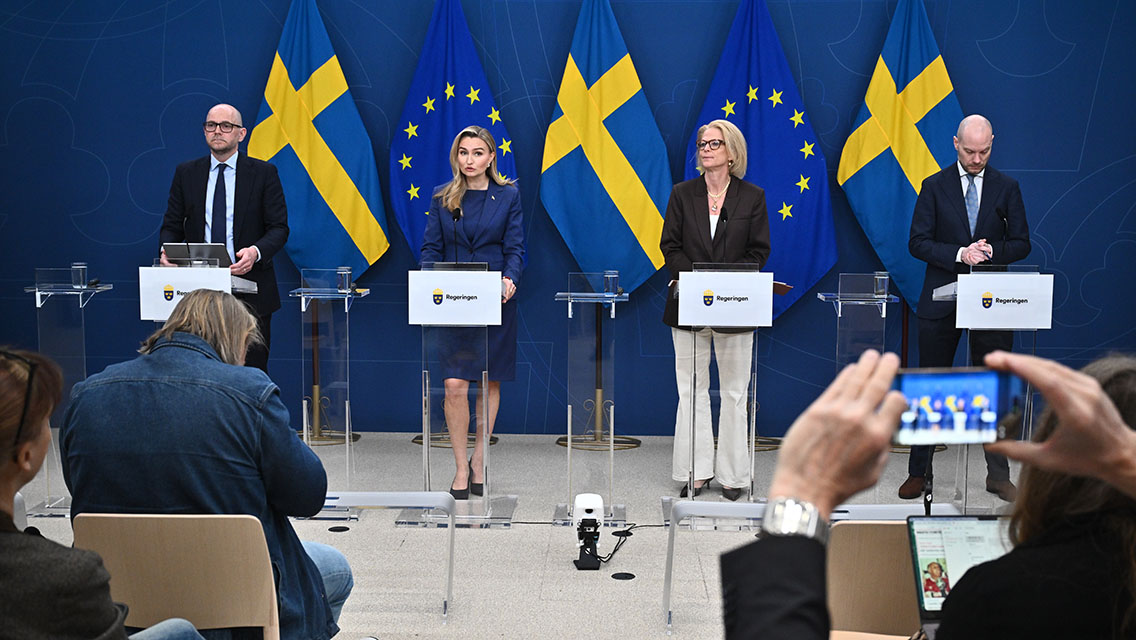 Vikarierande klimat- och miljöminister Johan Britz (L), energi- och näringsminister Ebba Busch (KD), finansminister Elisabeth Svantesson (M) och Martin Kinnunen (SD) presenterar ytterligare åtgärder mot bakgrund av den globala energikrisen, under en pressträff på onsdagen.