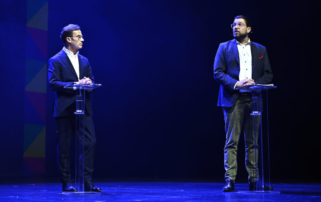 Moderaternas partiledare Ulf Kristersson och Sverigedemokraternas partiledare Jimmie Åkesson, arkivbild från en partiledardebatt på Kulturhuset Stadsteatern i Stockholm.
