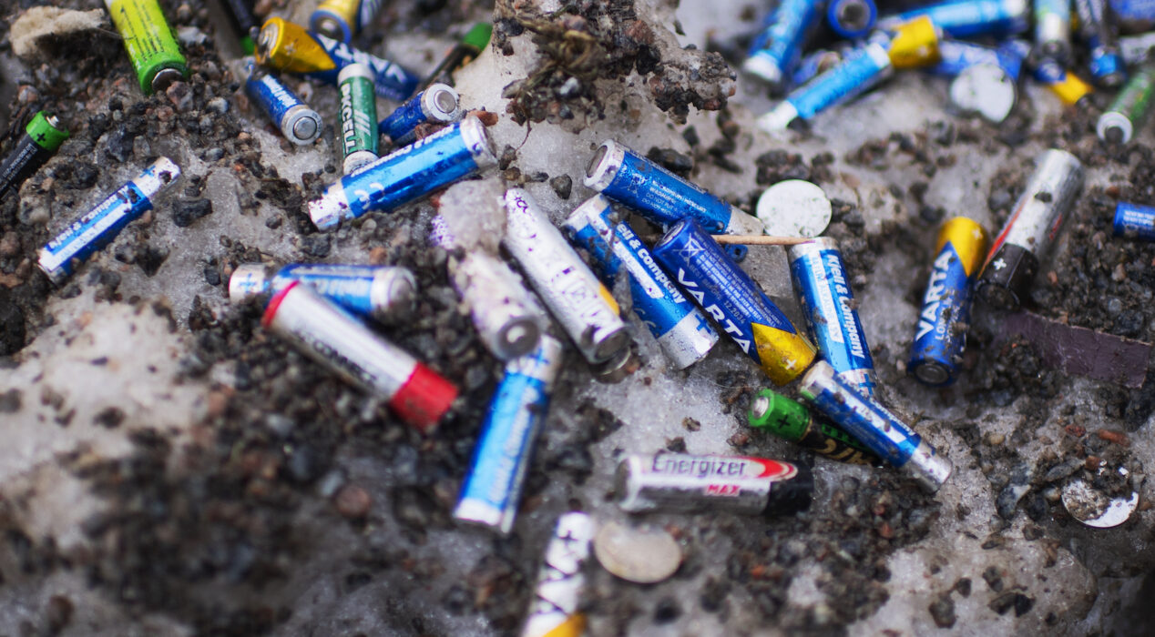 Återvinningen av litium, ett vanligt ämne i batterier, skulle kunna öka från under 1 000 ton i dag till mellan 30 000 och 52 000 ton år 2050, enligt en ny rapport.