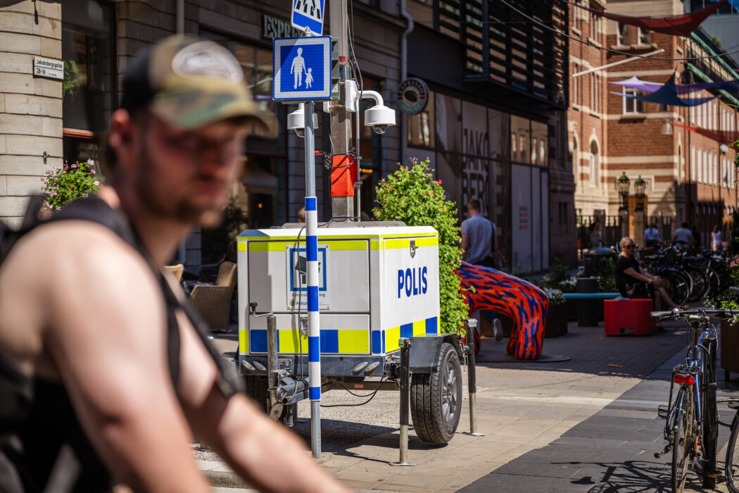 Polisens mobila övervakningskameror på en vagn i centrala Stockholm.