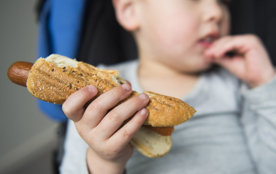 Bröd och pasta innehåller halter av PFAS-ämnet TFA som skulle kunna innebära hälsorisker för barn, enligt forskarna bakom en uppmärksammad studie från 2025.