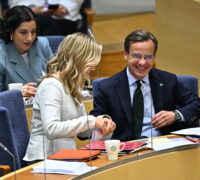 Ebba Busch och Ulf Kristersson. Simona Mohamsson i bakgrunden.