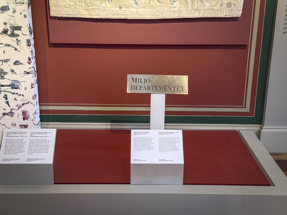 MIljödepartementets plakett på Nationalmuseum.