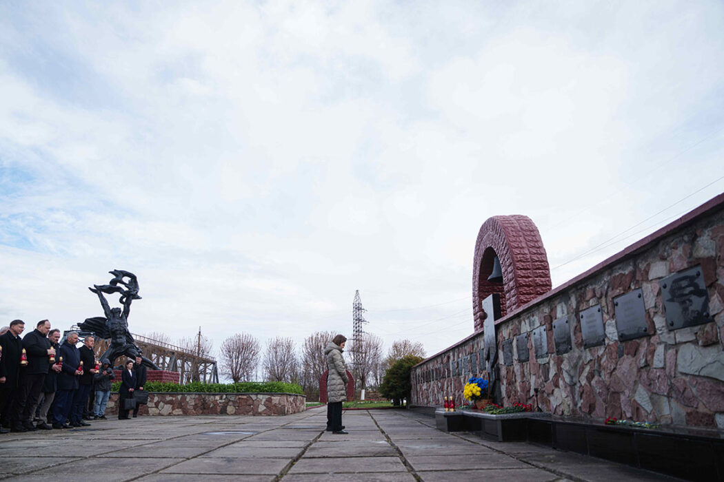 På bilden närvarar Moldaviens president Maia Sandu och Ukrainas president Volodymyr Zelenskyj vid en minnesceremoni i Tjernobyl tidigare i år, 40 år efter kärnkraftsolyckan.