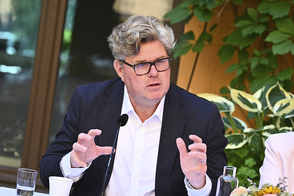 Justitieminister Gunnar Strömmer (M) säger att polisen måste kunna följa efter när gängens rekrytering av barn och unga flyttar till sociala medier.