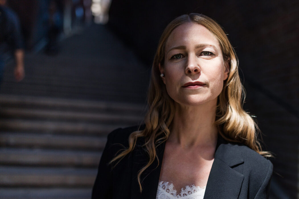 Karin Gyllenring i Advokatsamfundets arbetsgrupp för migrationsrättsfrågor menar att de nya reglerna strider mot advokatetiken.