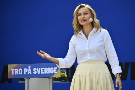 Ebba Busch håller tal