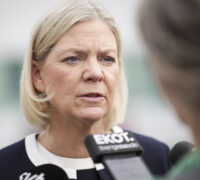 Magdalena Andersson intervjuas.