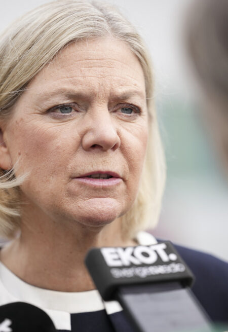 Magdalena Andersson intervjuas.
