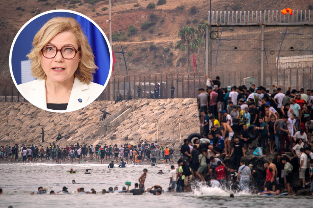 Tusentals migranter försöker ta sig över gränsen från Marocko till den spanska exklaven Ceuta.