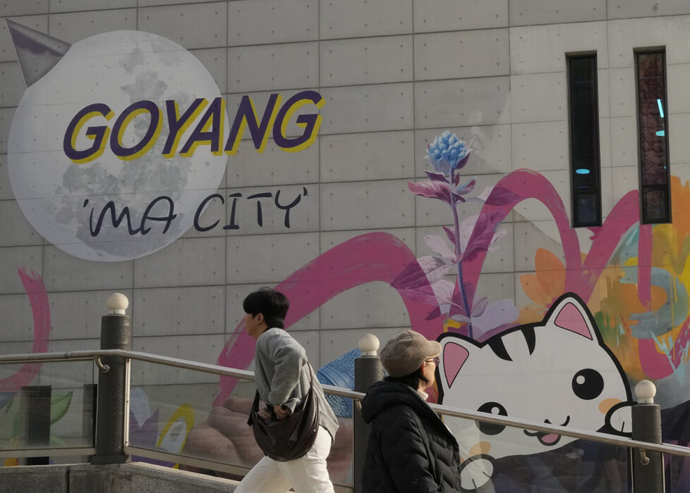 En muralmålning i Goyang, där staden nu återinför ungdomsbasinkomsten som en del av en satsning på den lokala ekonomin.