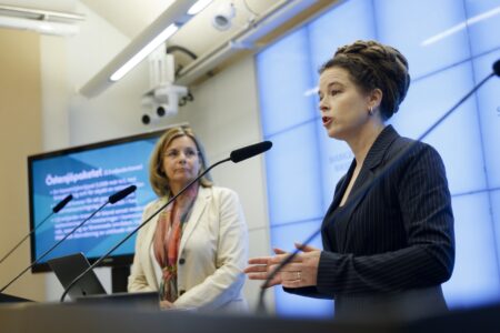 Isabella Lövin och Amanda Lind.