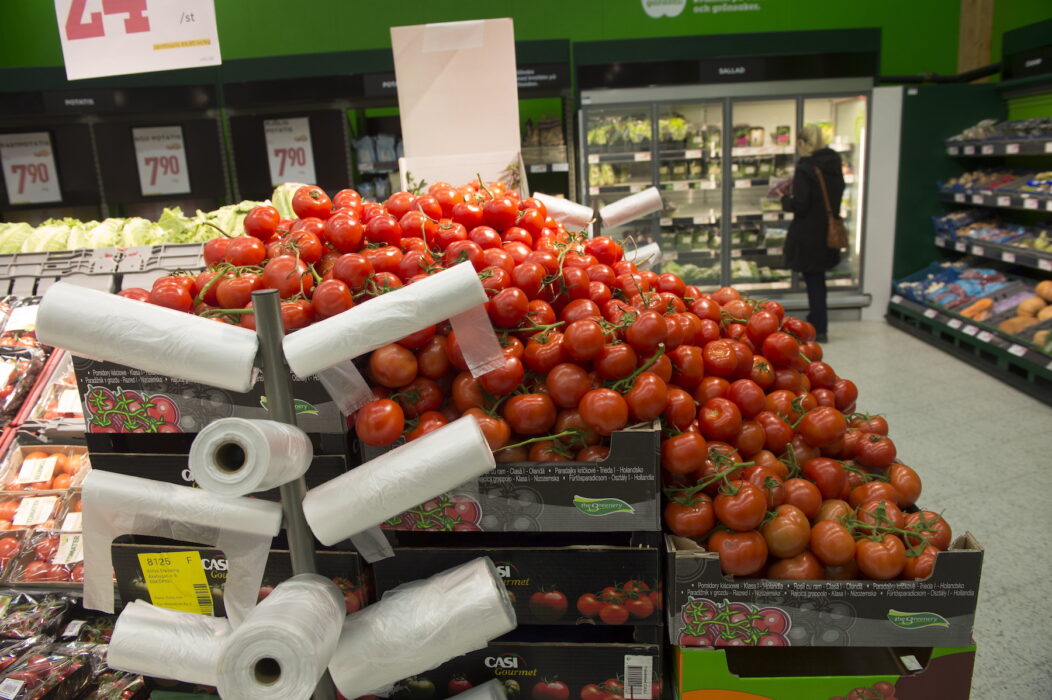 Förpackningar som inte är återanvändningsbara förbjuds genom den nya EU-förordningen.