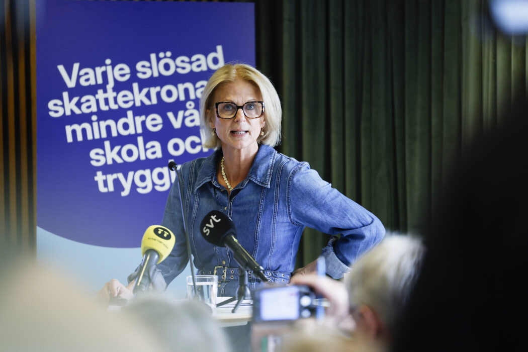 Finansminister Elisabeth Svantesson presenterar Moderaternas finansieringsprogram för nästa mandatperiod under en pressträff 7 augusti.