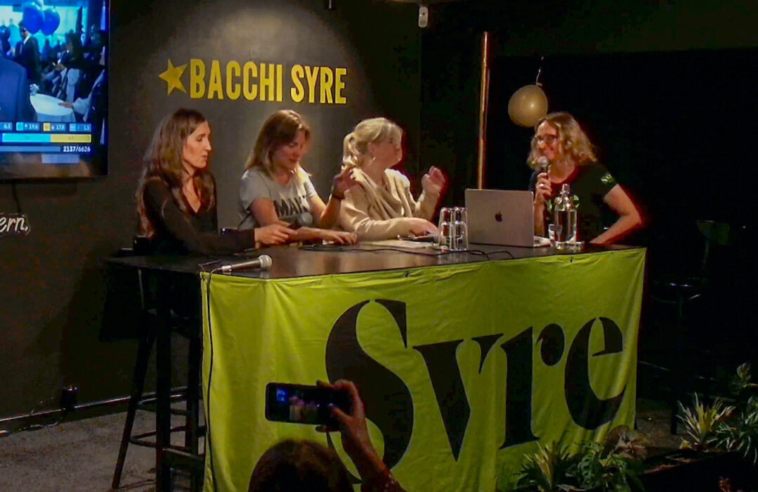 Det finns fredsröster i många partier, och får de stöd utifrån förstärks de, enligt Anna Ardin (mitten) som deltog i ett panelsamtal med Agnes Hellström (vänster), Helena Trotzenfeldt (höger).