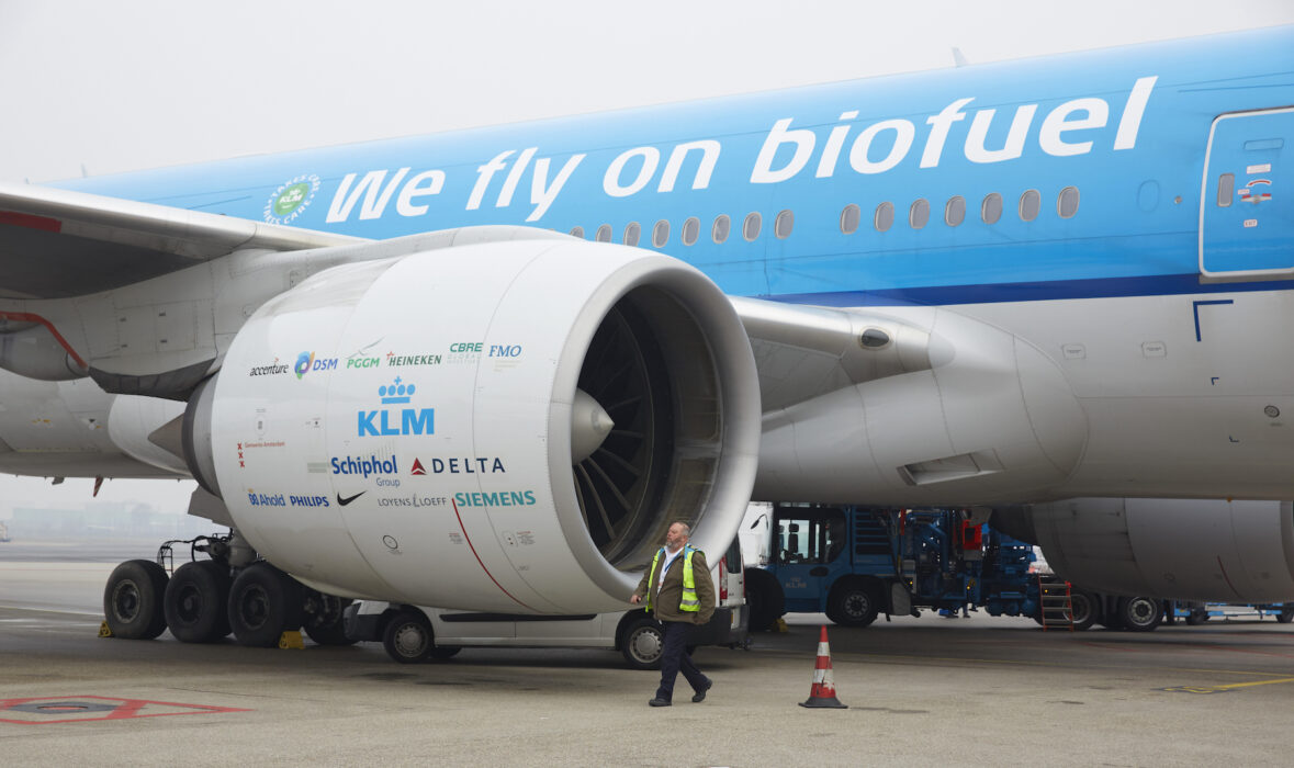 Flygbolaget KLM har vid två tillfällen dömts för att ha framställt sitt flygbränsle som miljövänligt, senast i juli 2026.