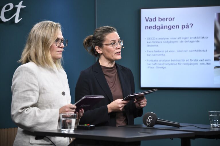 Emma Holmberg och Anna Castberg från Skolverket.