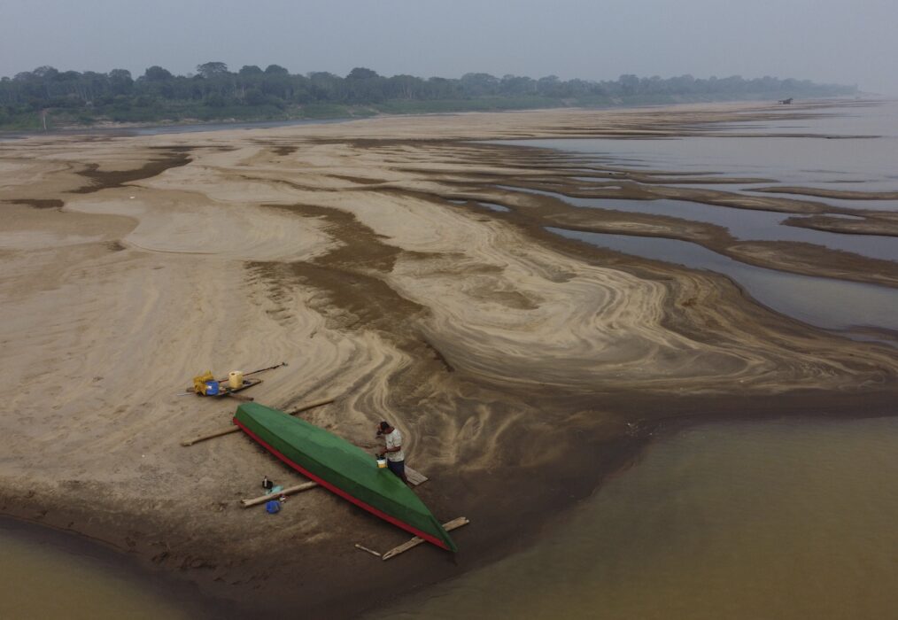 Uttorkad flod i Amazonas.