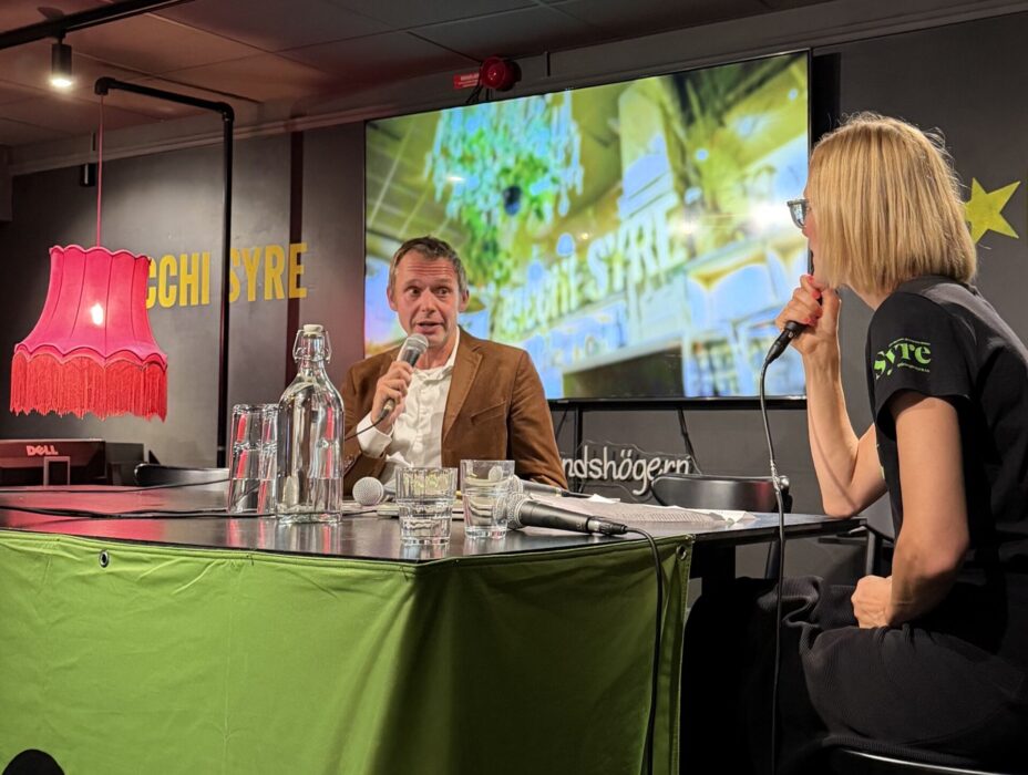 ”Det går att bygga en bred allians för miljön och klimatet, ifall man förhandlar smart och om viljan finns”, säger Jens Holm i en intervju med Hanna Westerlund på Bacchi Syres valvaka.